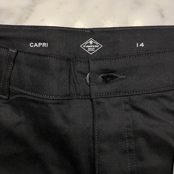 NWT St. John's Bay Black Mid Rise Secretly Slender Capris Size 14 - Picture 2 of 7